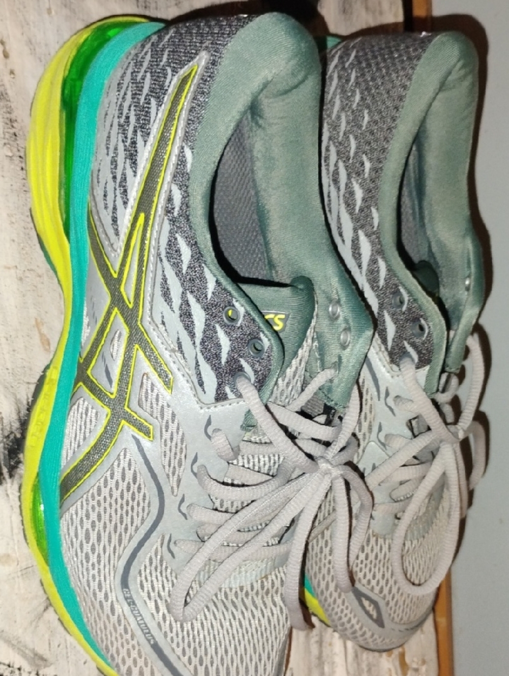 ASICS Gray Running Shoes with Yellow & Teal Accents Sz 8.5